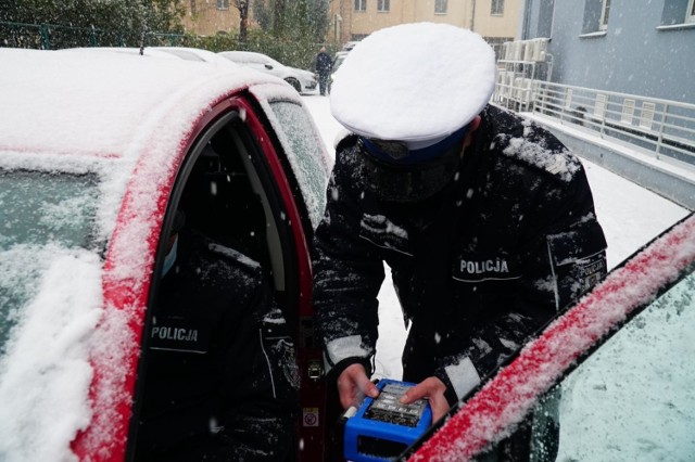 Zdjęcie ilustracyjne/Mieszkaniec powiatu iławskiego próbował przekupić policjantów