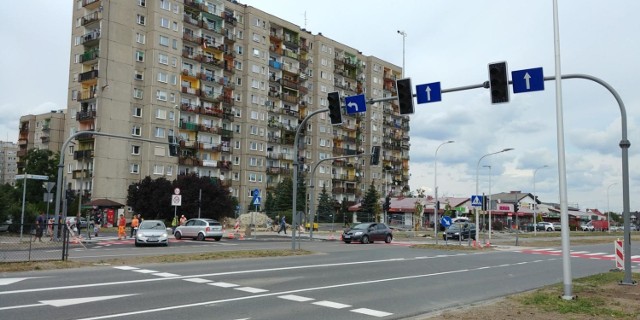 Na skrzyżowaniu ulic Sosnkowskiego z Szarych Szeregów stoi już sygnalizacja świetlna.