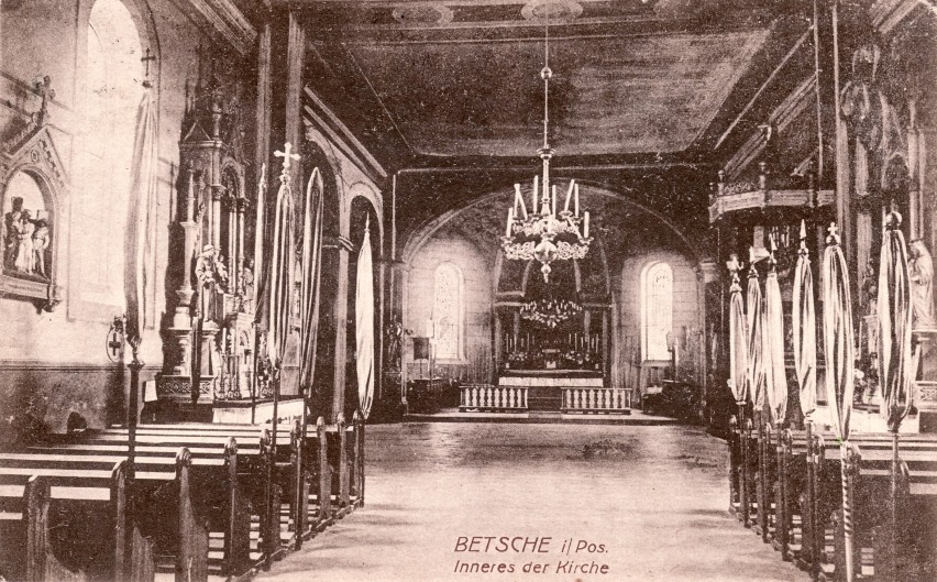 Wnętrze kościoła na przedwojennej pocztówce