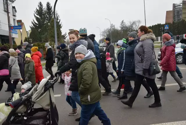 Przejdź do galerii i zobacz zdjęcia z Orszaku Trzech Króli 2020 w Kraśniku