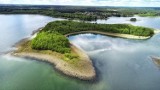 Lubuskie tajemnicze wyspy. Są niedostępne, otoczone wodą, pełne skarbów i tajemnic. Jak tam dojechać z Zielonej Góry?