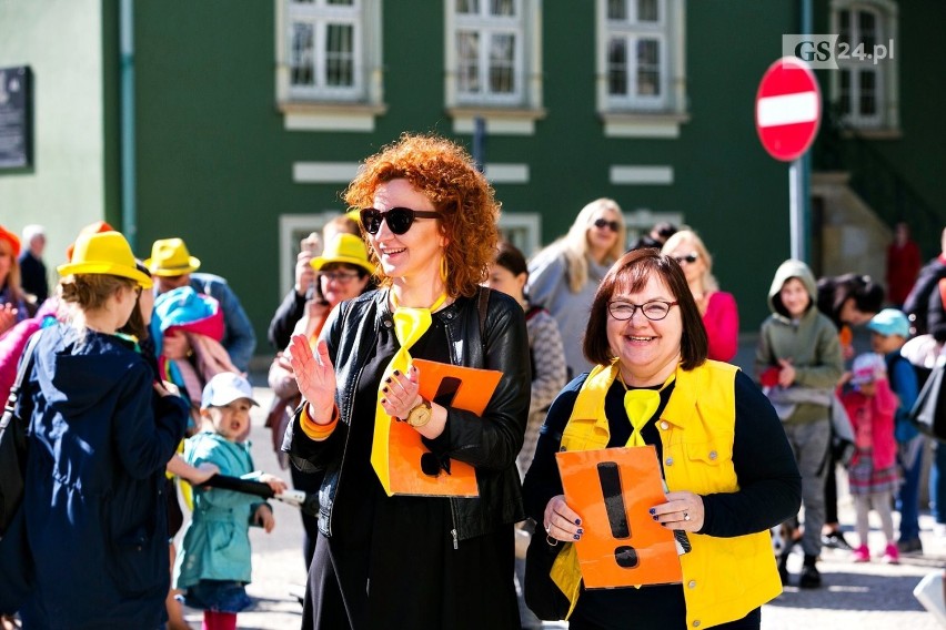 Strajk nauczycieli trwa. Pedagodzy znów przeszli przez Szczecin [ZDJĘCIA]