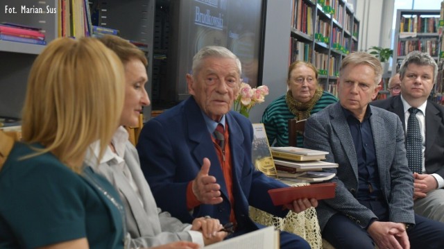 W Powiatowej i Miejsko - Gminnej Bibliotece Publicznej w Opatowie odbyło się spotkanie z Adamem Brudkowskim, opatowianinem, który w ostatnim czasie wydał książkę „kręgi wspomnień”
