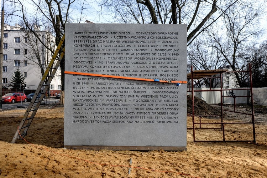 Pomnik rotmistrza Pileckiego powstaje na Żoliborzu [ZDJĘCIA]