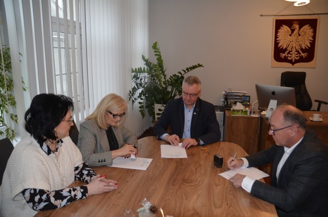 W Urzędzie Miasta w Błaszkach podpisano umowę