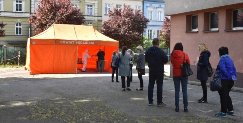 W Będzinie trwają badania pracowników oświaty Zobacz kolejne...