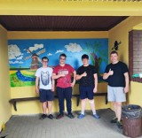 Młodzież z gminy Lichnowy poznaje i kosmos, i Żuławy. Ostatnio odnowili przystanek i namalowali mural