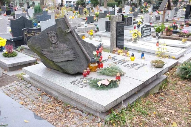 Zbyszek Cybulski, grób aktora na cmentarzu przy ulicy Sienkiewicza w Katowicach