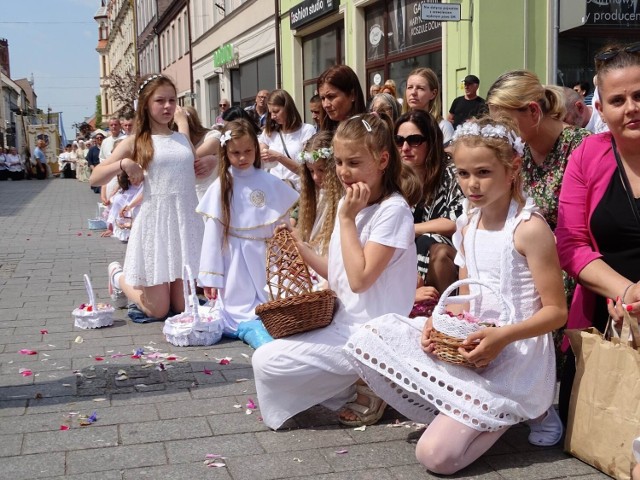 Boże Ciało w Chełmnie - procesja przeszła z kościoła Pallotynów do fary