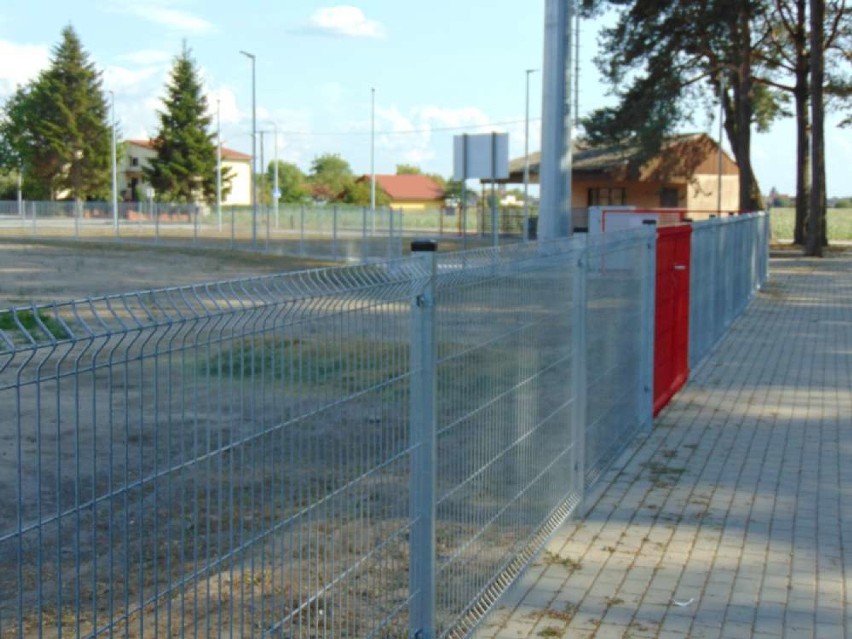 Inwestycje w gminie Budzyń: Rozbudowa stadionu w Budzyniu i szkoły w Wyszynach (FOTO)