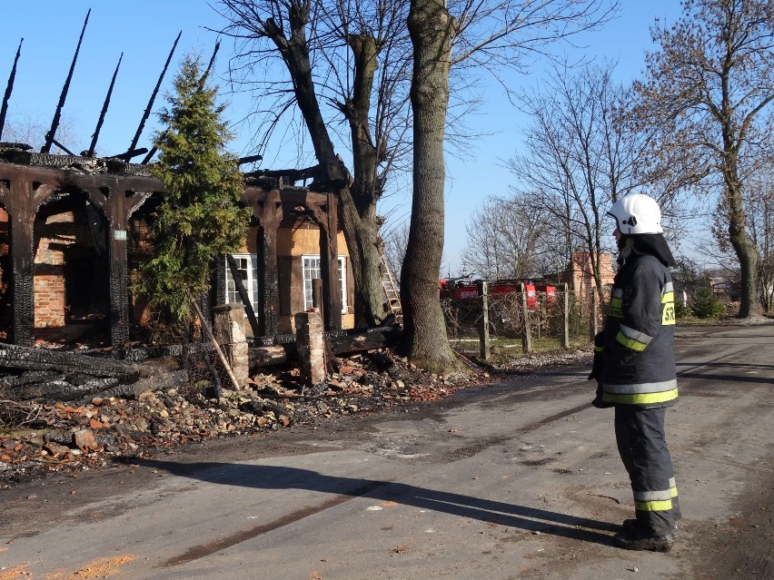 Pożar domu podcieniowego w Złotowie. Nikt nie ucierpiał, duże straty materialne