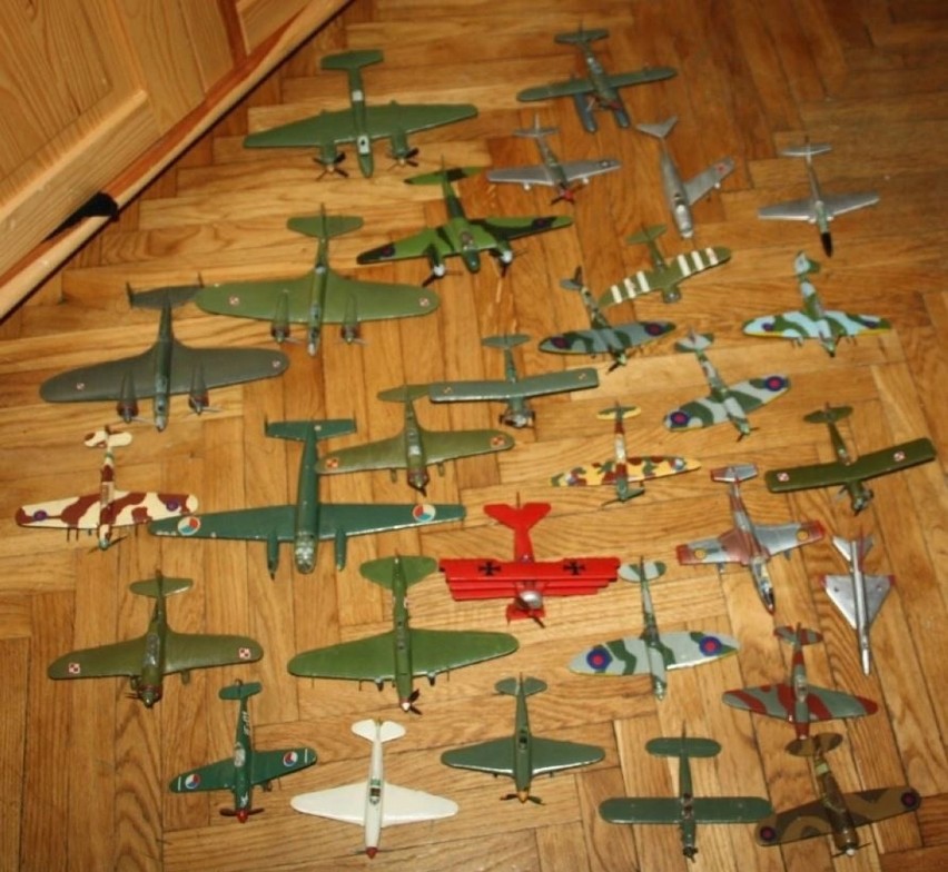 Kolekcja modeli samolotów

Kolekcję ponad 30 sztuk kultowych...