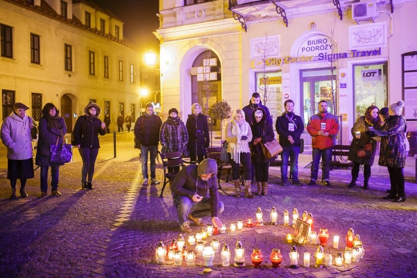 Tarnów. Światło dla Pawła Adamowicza [ZDJĘCIA]