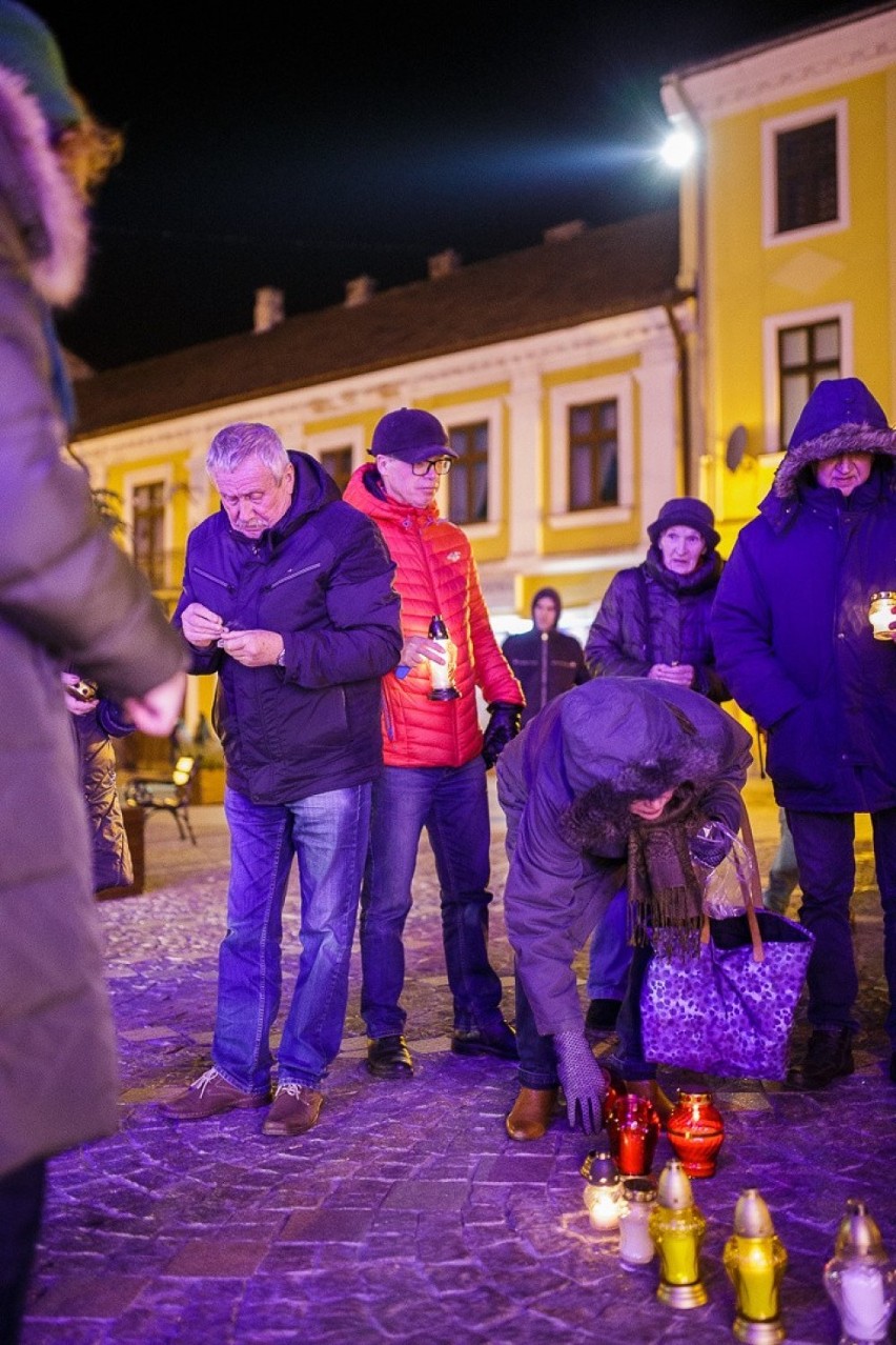 Tarnów. Światło dla Pawła Adamowicza [ZDJĘCIA]