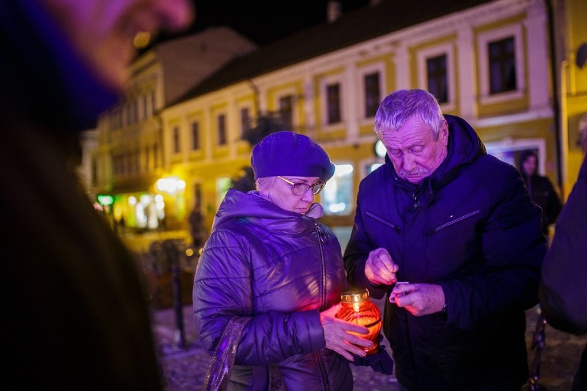 Tarnów. Światło dla Pawła Adamowicza [ZDJĘCIA]