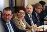 Sesja Rady Miejskiej Legnicy, bezpłatne przejazdy dla stypendystów  [ZDJĘCIA]