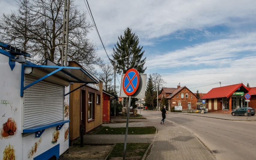 Koronawirus: W Pszczółkach zapadła cisza. Czekają na falę zachorowań. "Musimy stawić jej czoła i wspierać się"