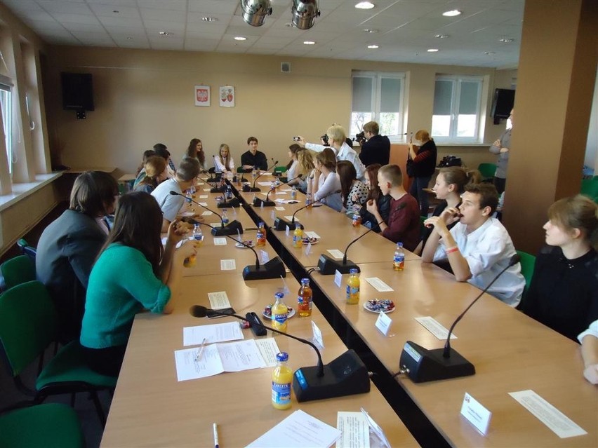 Młodzieżowa Rada Miasta w Zduńskiej Woli rozpoczęła nową kadencję