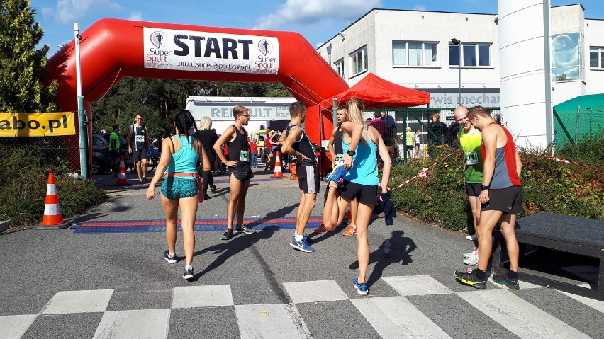 Charytatywny Bieg Gladiatora dla Rafała Adamczaka. Na trasie biegu pojawiło się blisko 500 gladiatorów. Brawo! [ZDJĘCIA, WIDEO]