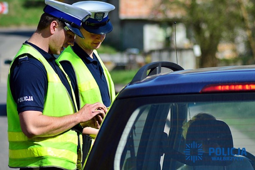 Policjanci przez cały weekend sprawdzali, czy za kierownicą...