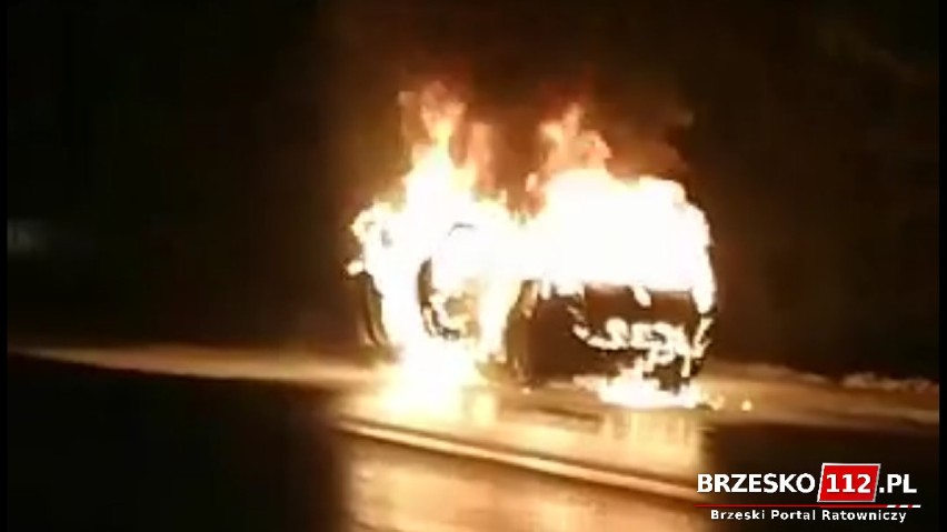 Samochód płonął jak pochodnia