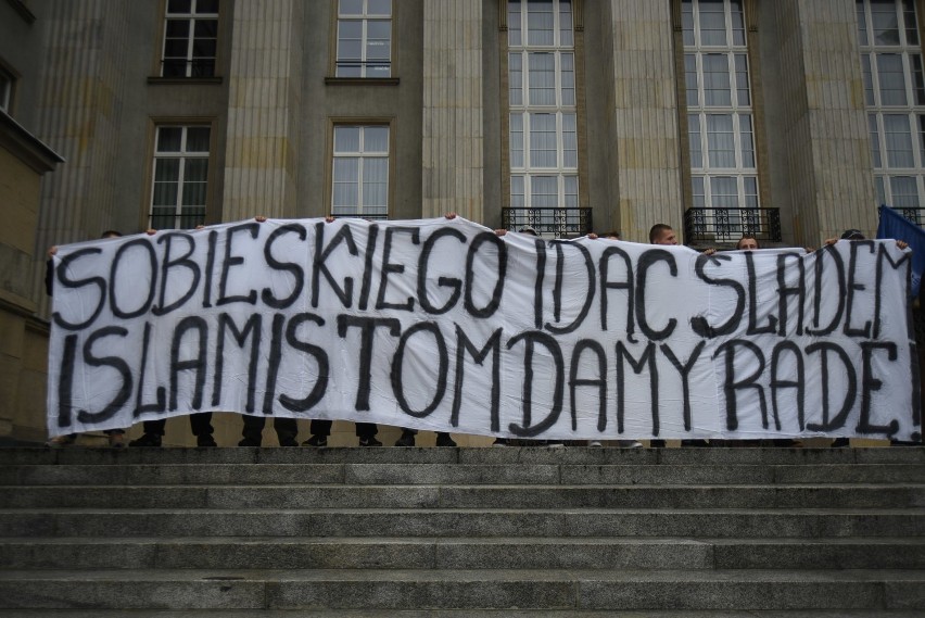 Marsz przeciw imigrantom w Katowicach [ZDJĘCIA]. Protest przeciwko uchodźcom