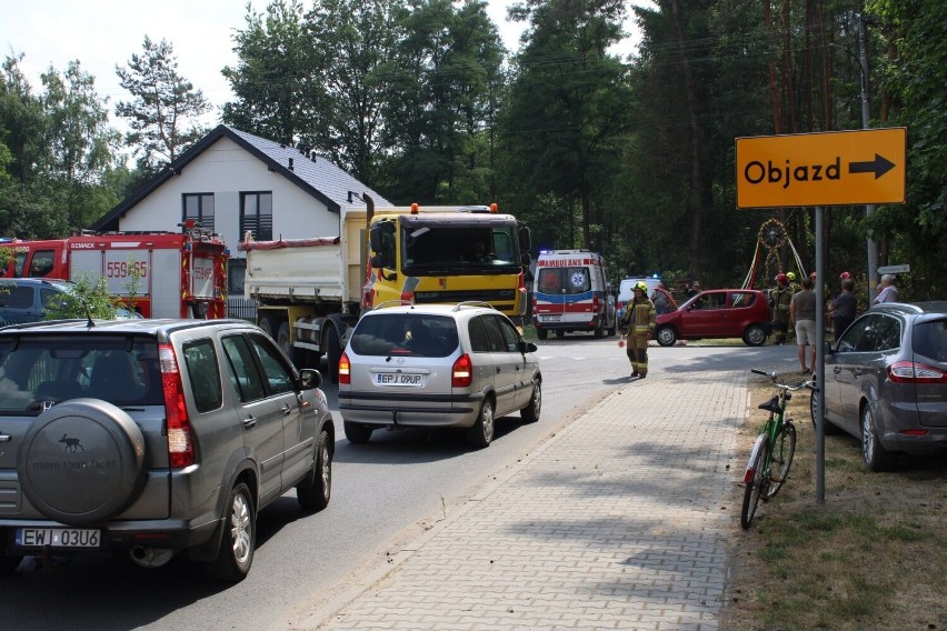 Zderzenie aut na skrzyżowaniu we wsi Przycłapy w powiecie wieluńskim FOTO