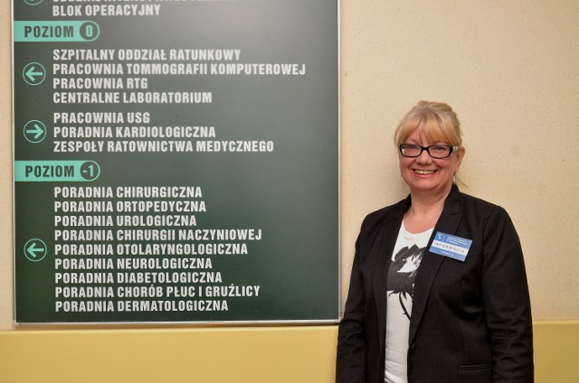Ewa Rybarczyk pełni funkcję "żywego punktu informacyjnego" w szamotulskim szpitalu