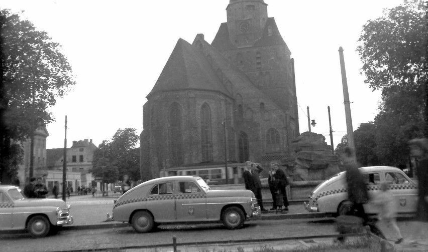 Tramwaj jeździł kiedyś przy samej katedrze.
