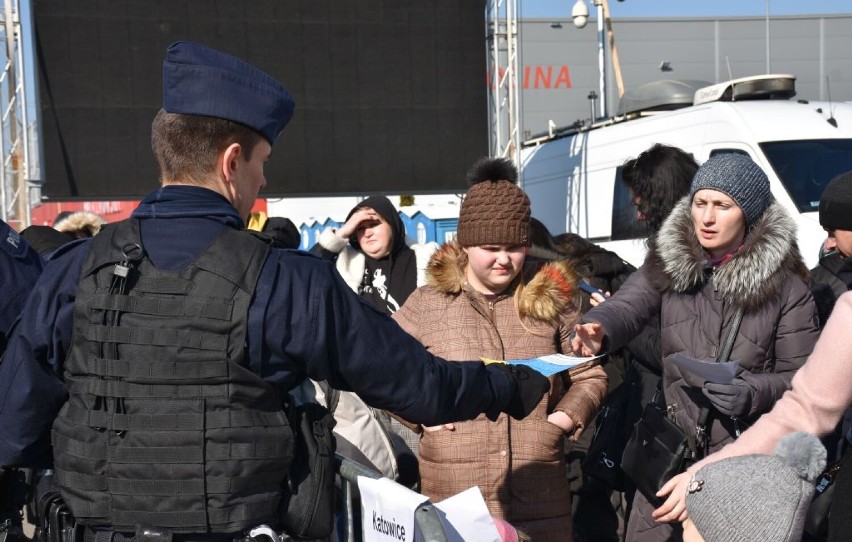 Częstsze kontrole pojazdów w powiecie jarosławskim. Policjanci w ten sposób chronią uchodźców wojennych! [ZDJĘCIA]