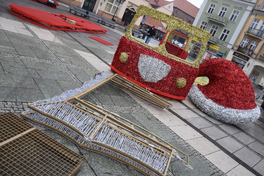 Część ozdób świątecznych zniknie z kaliskiego Głównego Rynku