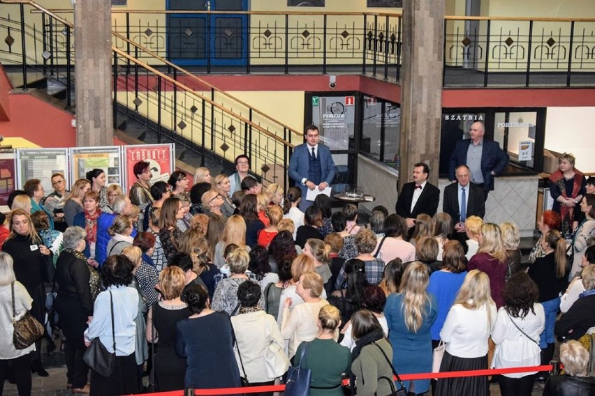 Malbork. Żuławski Ludowy Dzień Kobiet w Elblągu [ZDJĘCIA]. Panowie z PSL zaprosili panie do teatru