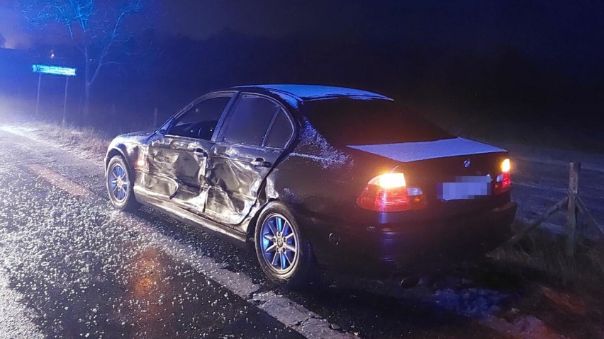 Zderzenie trzech samochodów w Rakoniewicach. Jedna osoba trafiła do szpitala