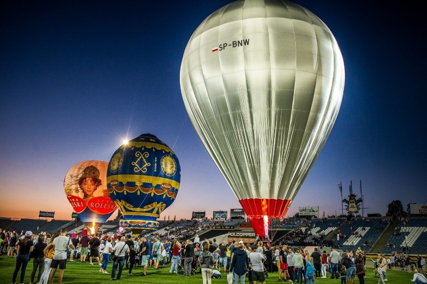 Nocne pokazy balonów i liczne imprezy baloniarskie