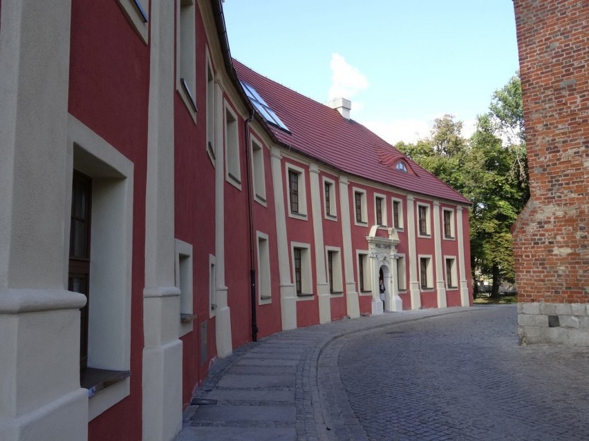 Rezydencja jezuicka, muzeum, biblioteka