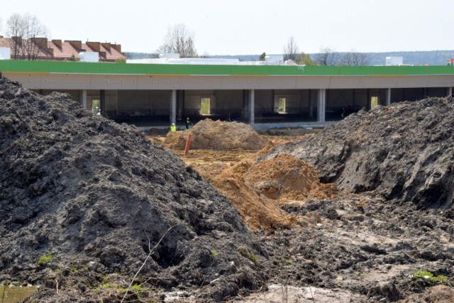 W czwartek 5 maja już było widać jak będą wyglądały bydynki nowego parku handlowego - Vendo Park w Skarżysku-Kamiennej. Więcej na kolejnych zdjęciach