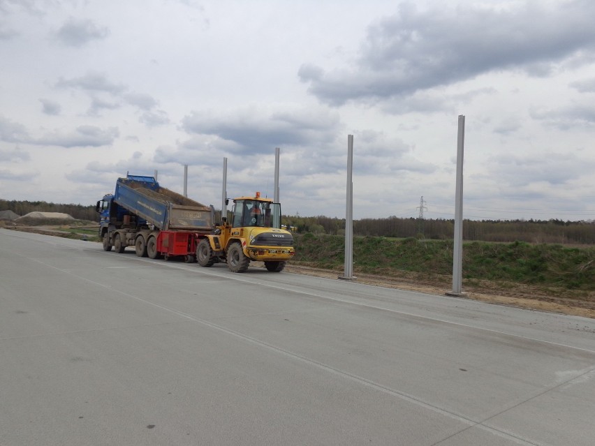 Budowa autostrady A1 w Łódzkiem. Oddają do użytku kolejny odcinek betonowej jezdni