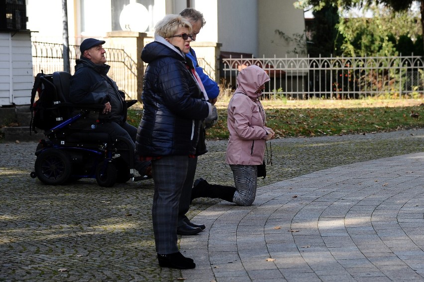 Krucjata różańcowa połączona z Marszem Życia przeszła ulicami Jasła [ZDJĘCIA]