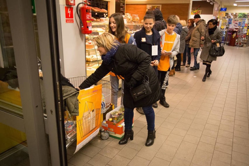 Aby nie narażać seniorów, społeczny sklep spożywczy przy ul....