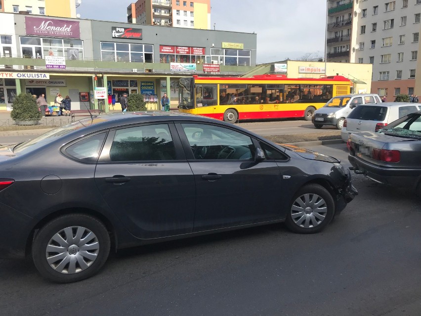 Wypadek trzech aut. Roczne dziecko w szpitalu [ZDJĘCIA]