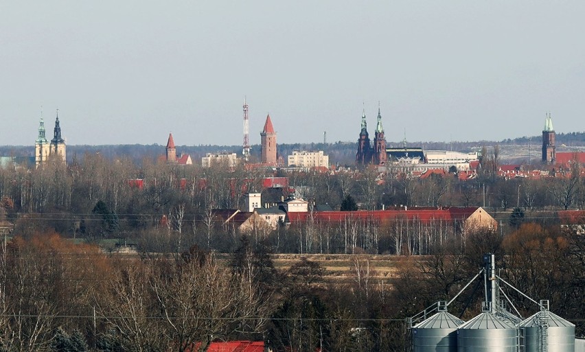 Tak wygląda Legnica widziana z Kozic.