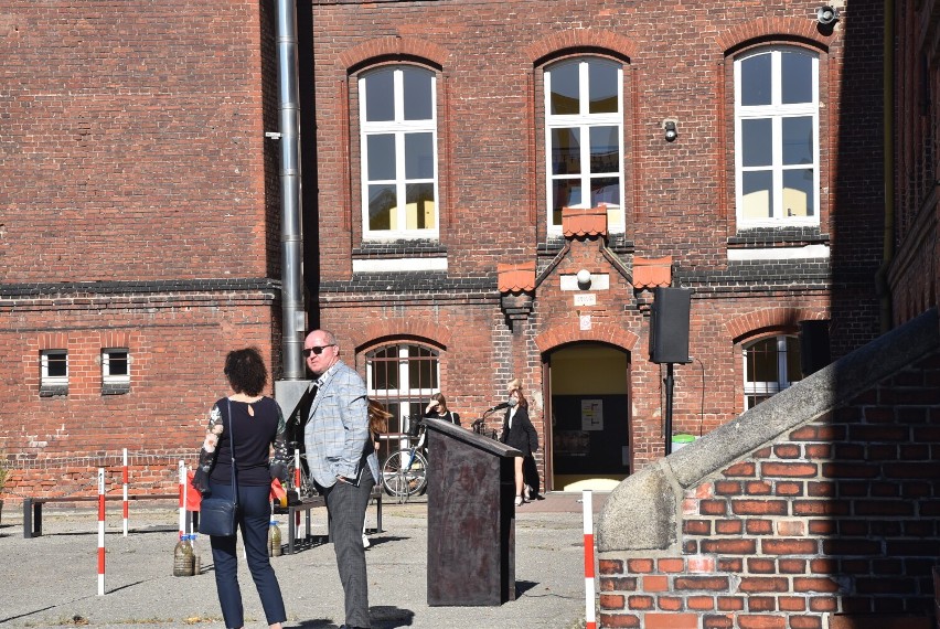 Gniezno. Rozpoczęcie roku szkolnego w ZSE. „Ekonomik to sposób życia” [FOTO]