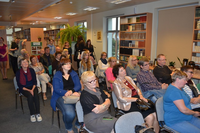 Wystawa fotograficzna w starogardzkiej bibliotece