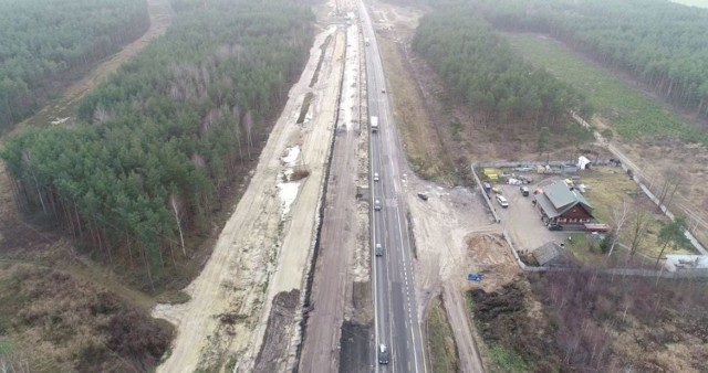 Budowa autostrady A1 od Częstochowy do granicy z województwem łódzkim. To odcinek E. Buduje go firma Polaqua