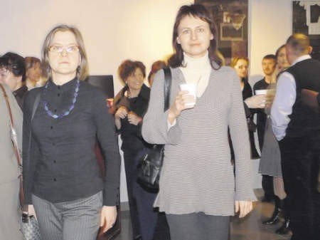 Zduńskowolanki Aneta Kochelak (od lewej) i Sylwia Głogowska chwalą sieradzką scenę