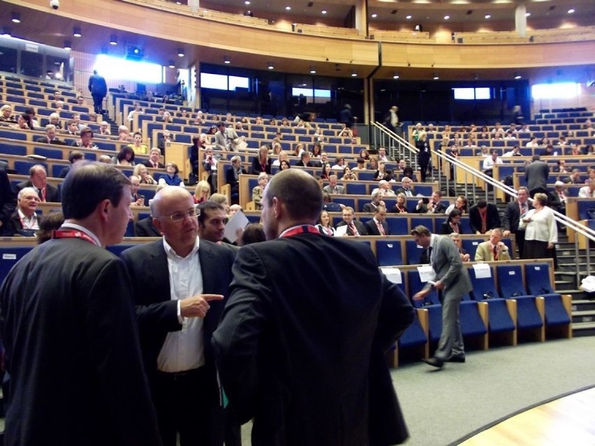 Sala plenarna wypełniła się po brzegi, nie tylko unijnymi...