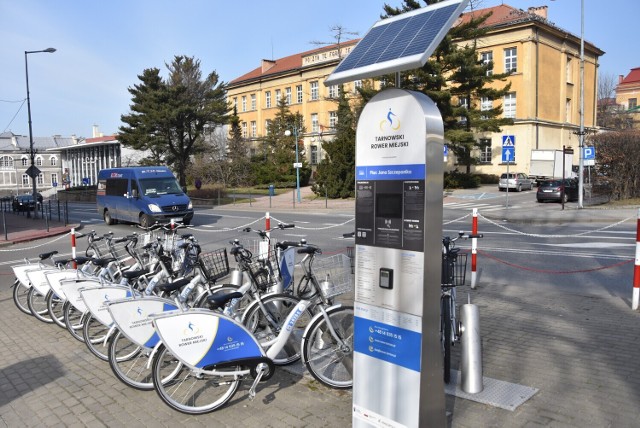 Wydłużenie  czasu darmowego korzystania z rowerów miejskich to odpowiedź na cięcia w komunikacji miejskiej i mniejszą liczbę autobusów, które jeżdżą po ulicach Tarnowa