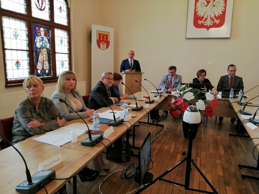 Burmistrz Chodzieży Jacek Gursz mówił na sesji Rady Miejskiej: Jesteśmy okradani!