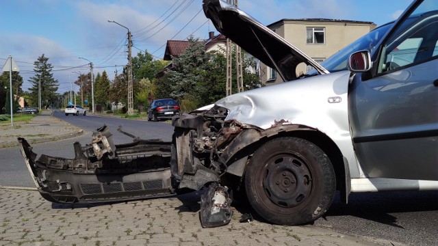 Zderzenie dwóch aut na skrzyżowaniu ulic Żródlanej i Polnej w Piotrkowie