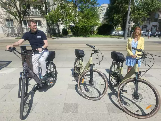 Cztery z  rowerowych "elektryków" mają służyć urzędnikom z ul. Sikorskiego, a cztery kolejne - urzędnikom z Myśliborskiej.
